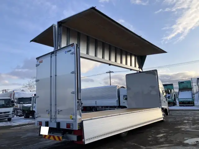 ☆車検付き(R6.11.19)☆ 令和5年 日野 増tアルミウィング 72ワイド ハイルーフ エアサス MT6 積載:7,000㎏ 距離:500㎞未満の画像11