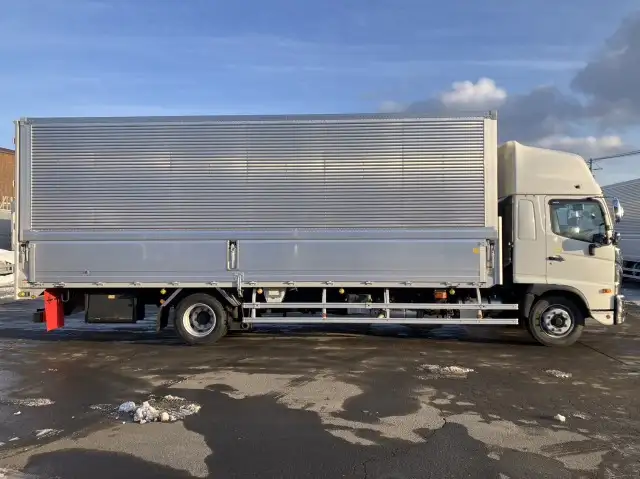 ☆車検付き(R6.11.19)☆ 令和5年 日野 増tアルミウィング 72ワイド ハイルーフ エアサス MT6 積載:7,000㎏ 距離:500㎞未満の画像4