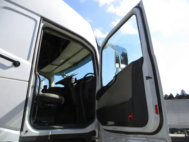 平成30年08月中古大型トラクタヘッドボルボボルボの画像27