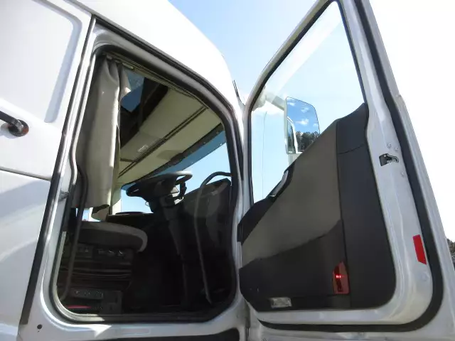 平成30年08月中古大型トラクタヘッドボルボボルボの画像24