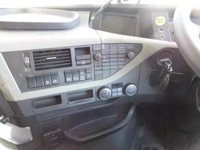 平成30年08月中古大型トラクタヘッドボルボボルボの画像28