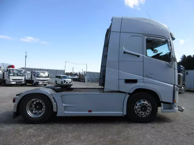 平成30年08月中古大型トラクタヘッドボルボボルボの画像4