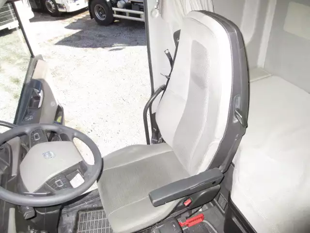 平成30年08月中古大型トラクタヘッドボルボボルボの画像41