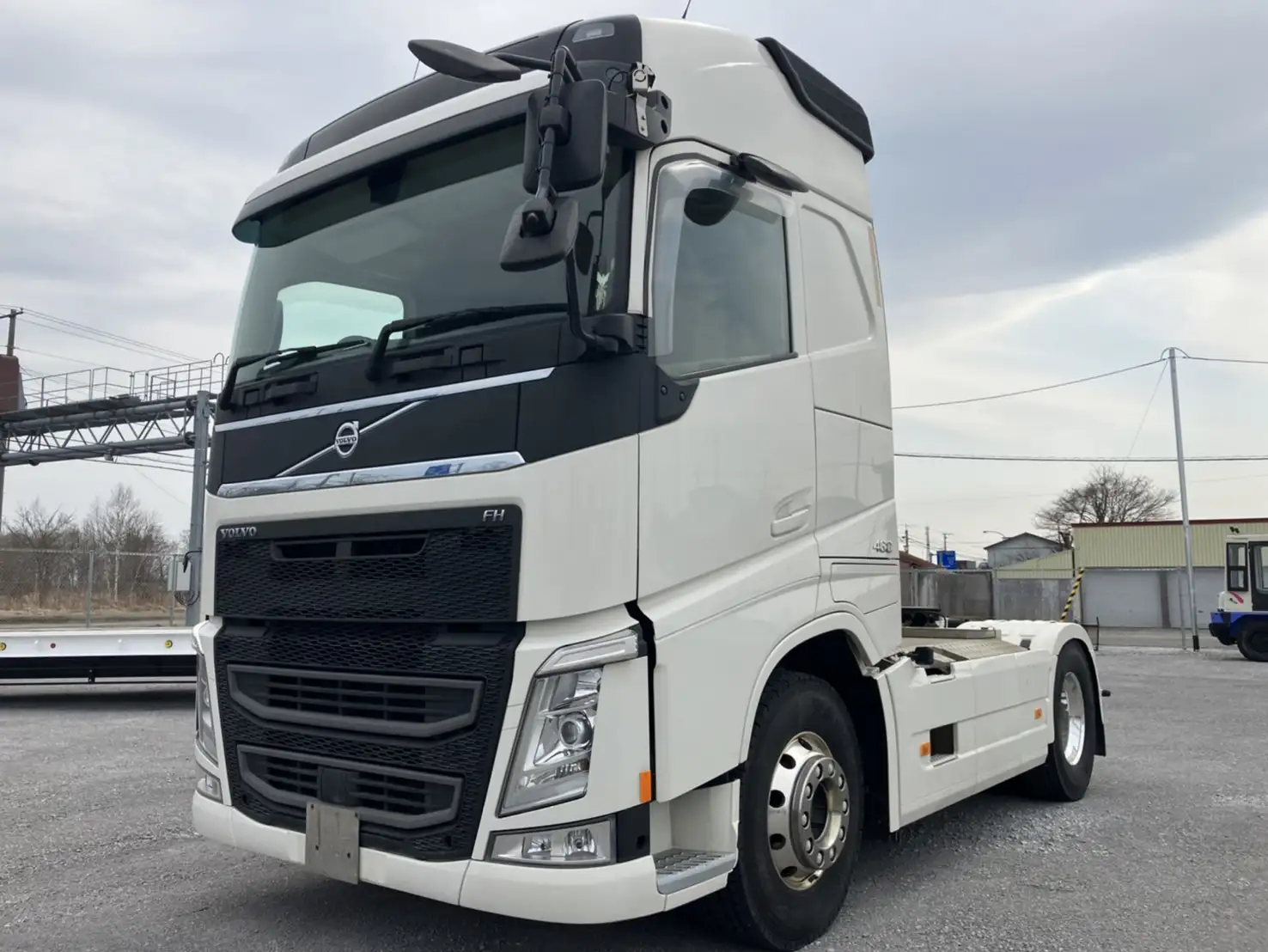 令和02年02月中古大型トラクタヘッドボルボボルボの画像1