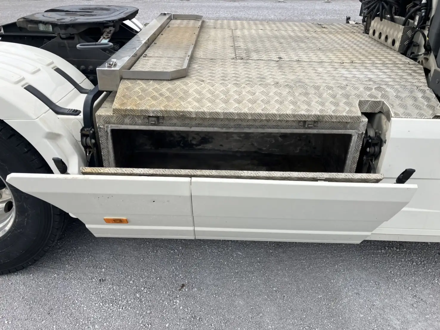 令和02年02月中古大型トラクタヘッドボルボボルボの画像12