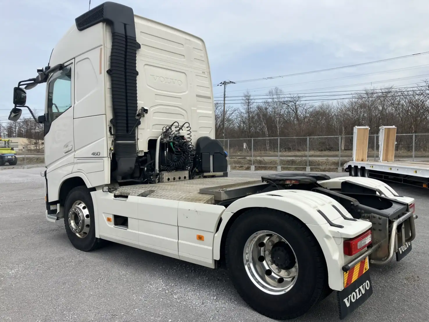 令和02年02月中古大型トラクタヘッドボルボボルボの画像3