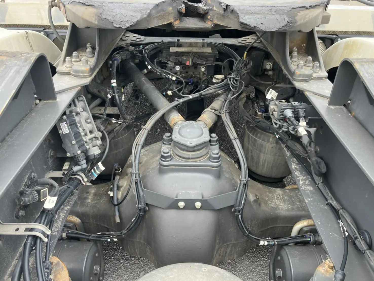 令和02年02月中古大型トラクタヘッドボルボボルボの画像23