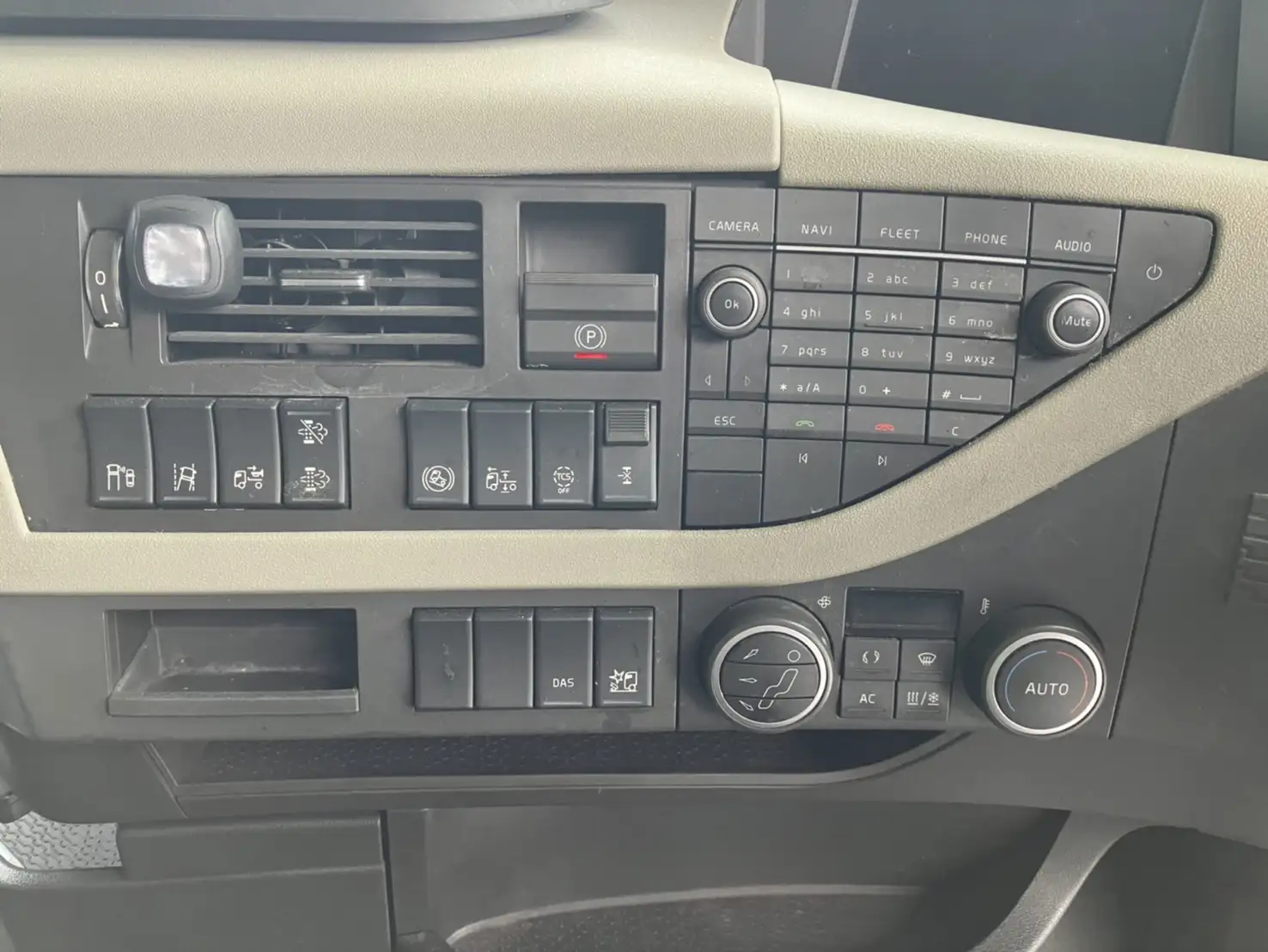 令和02年02月中古大型トラクタヘッドボルボボルボの画像40