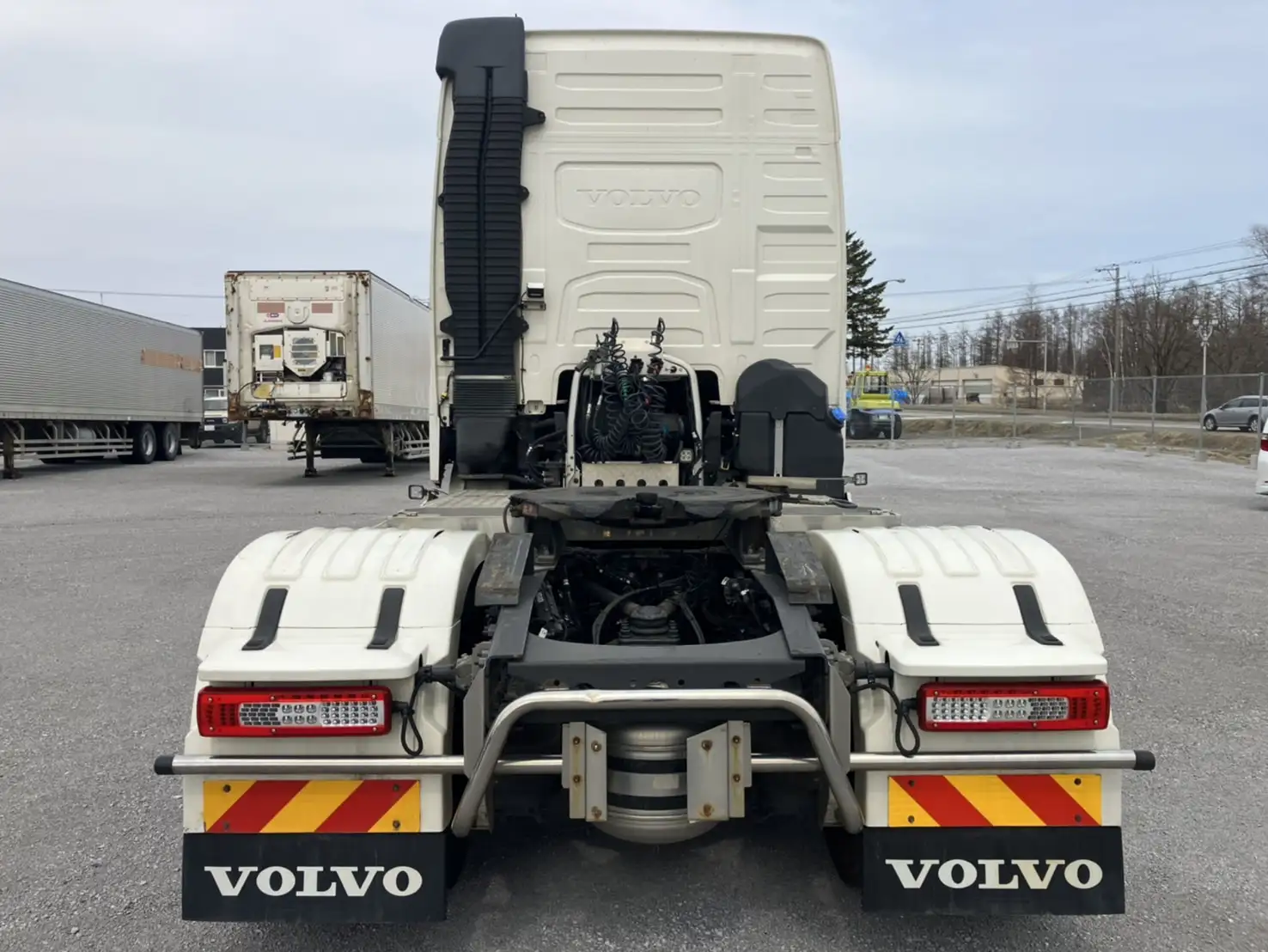 令和02年02月中古大型トラクタヘッドボルボボルボの画像5