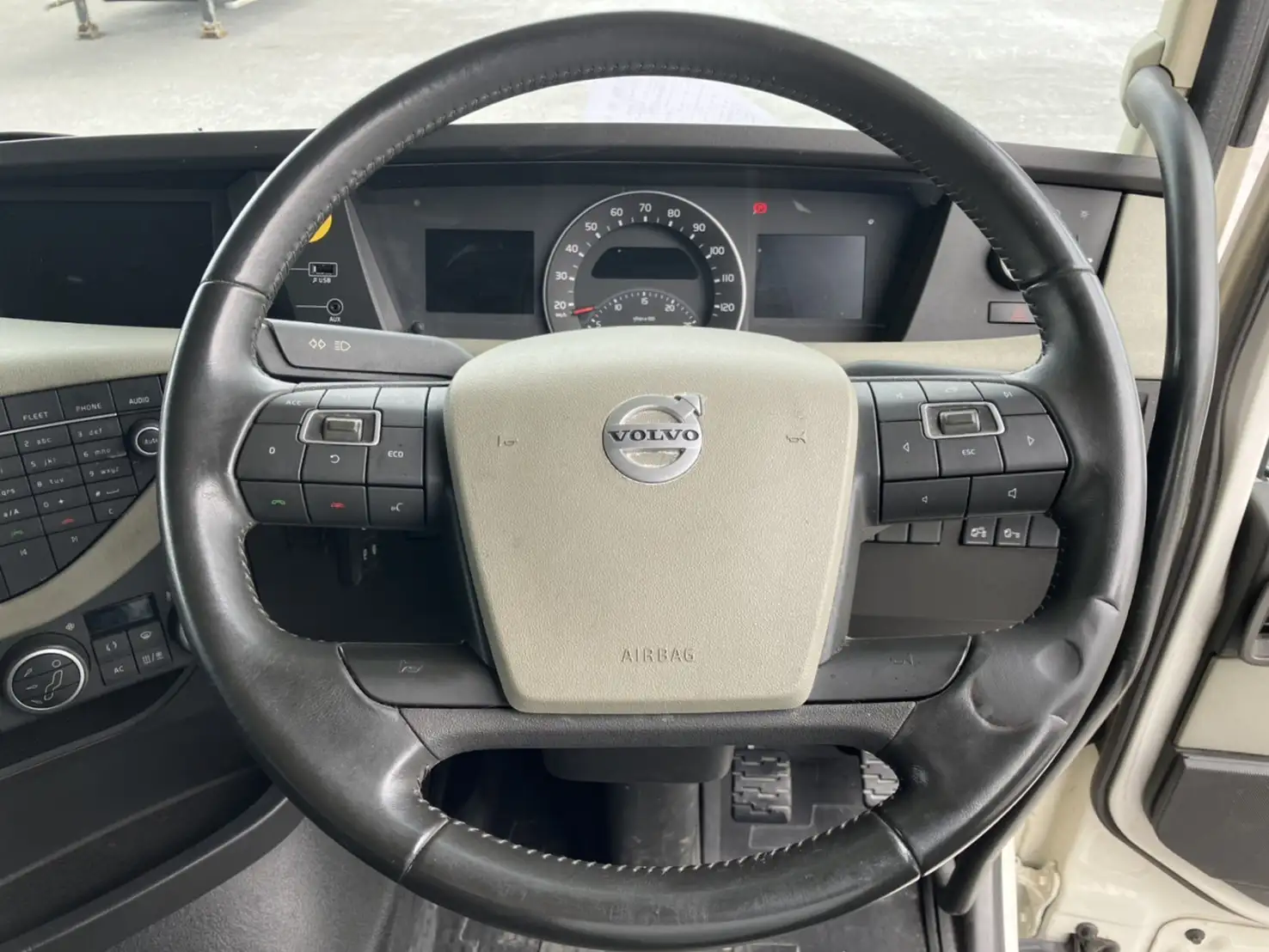 令和02年02月中古大型トラクタヘッドボルボボルボの画像43