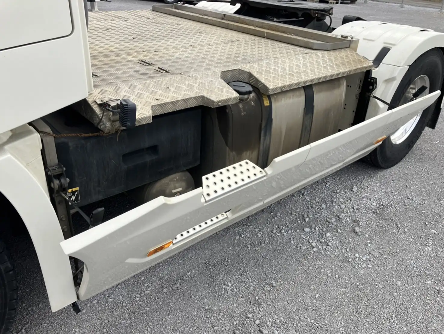 令和02年02月中古大型トラクタヘッドボルボボルボの画像10