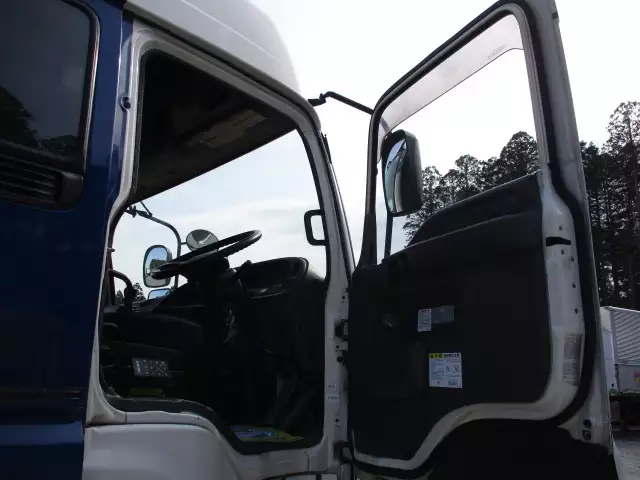 平成27年09月中古大型トラクタヘッドいすゞギガの画像24