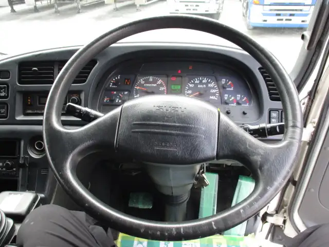 平成27年09月中古大型トラクタヘッドいすゞギガの画像33