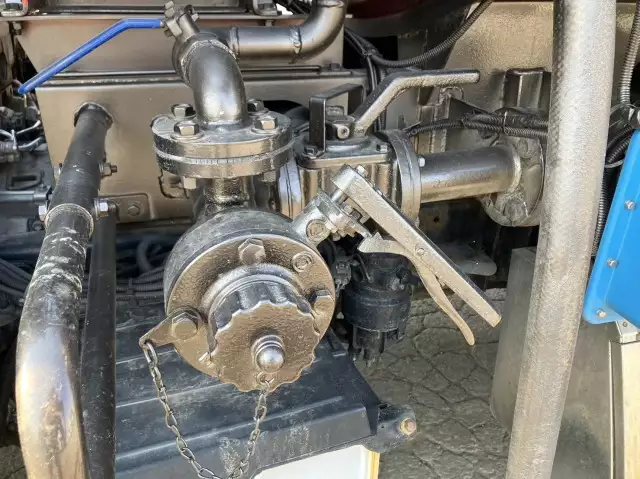 平成25年12月中古小型ミキサー車・高所作業車・その他特装車日野デュトロの画像18