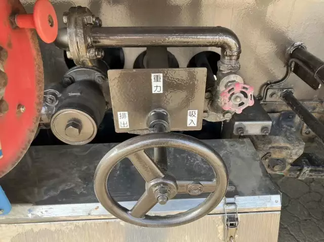 平成25年12月中古小型ミキサー車・高所作業車・その他特装車日野デュトロの画像20