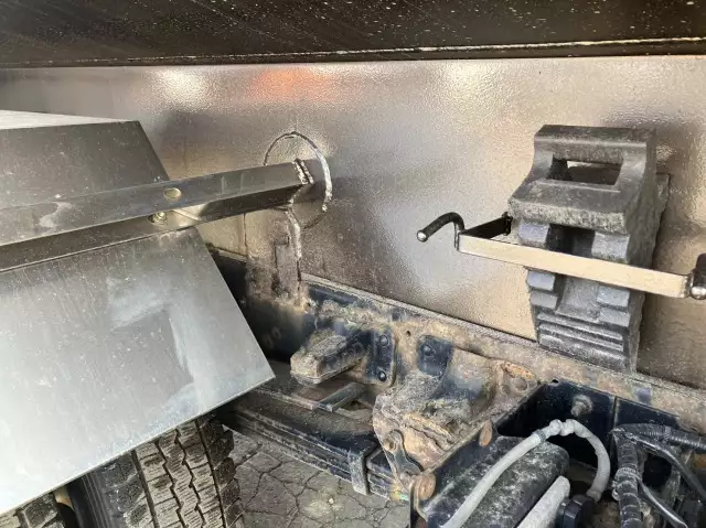 平成25年12月中古小型ミキサー車・高所作業車・その他特装車日野デュトロの画像23