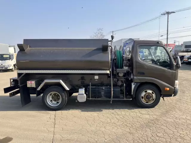 平成25年12月中古小型ミキサー車・高所作業車・その他特装車日野デュトロの画像4