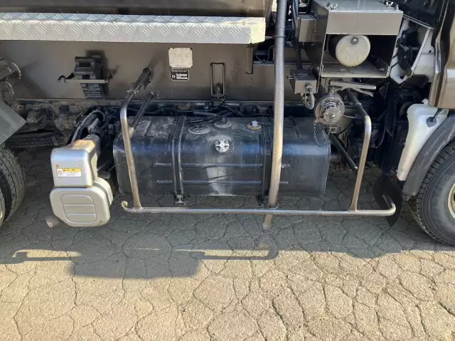 平成25年12月中古小型ミキサー車・高所作業車・その他特装車日野デュトロの画像33