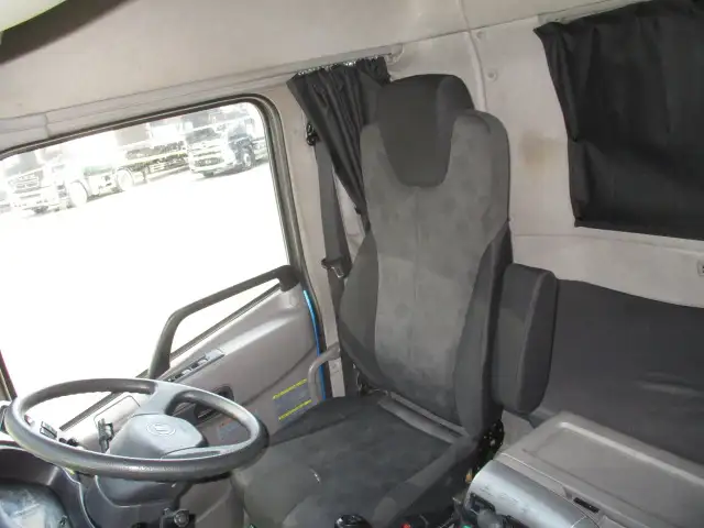 車検付(R6.7)平成28年 UD トラクタ 410馬力 AT 第五輪:11,500kgの画像44