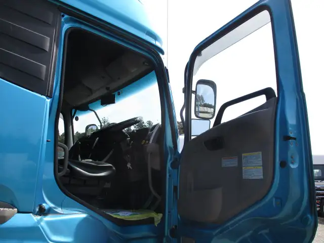 平成28年07月中古小型トラクタヘッド日産UDクオンの画像24