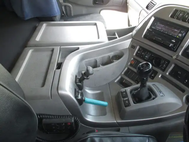 平成28年07月中古小型トラクタヘッド日産UDクオンの画像27