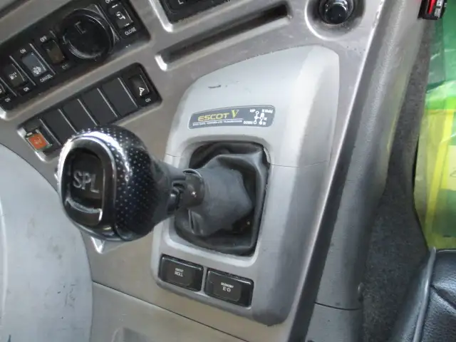 平成28年07月中古小型トラクタヘッド日産UDクオンの画像28