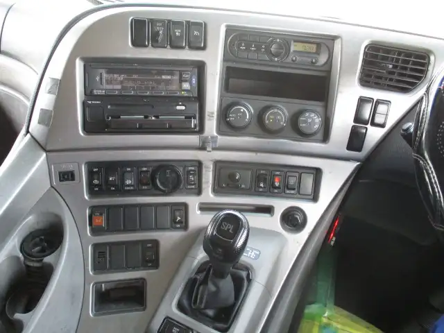 平成28年07月中古小型トラクタヘッド日産UDクオンの画像30