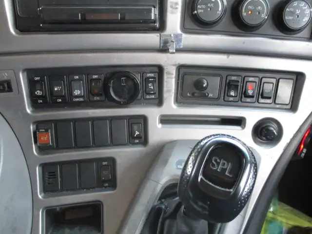 平成28年07月中古小型トラクタヘッド日産UDクオンの画像33