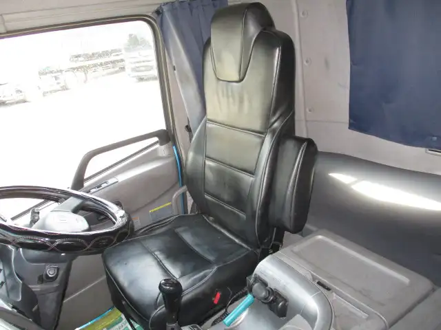 平成28年07月中古小型トラクタヘッド日産UDクオンの画像44