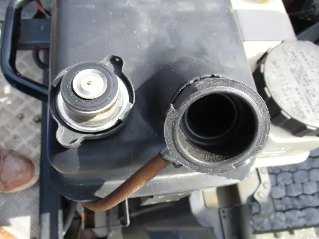 平成28年07月中古小型トラクタヘッド日産UDクオンの画像52