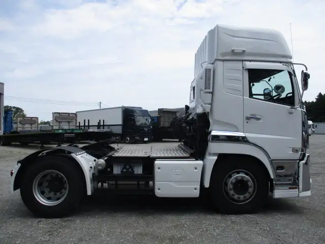 令和02年12月中古大型トラクタヘッド日産UDクオンの画像4