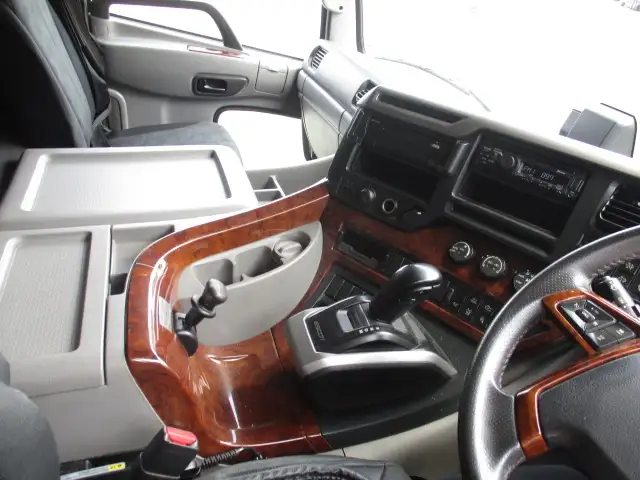 令和02年12月中古大型トラクタヘッド日産UDクオンの画像9