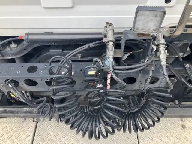 令和02年06月中古大型トラクタヘッド日産UDクオンの画像11