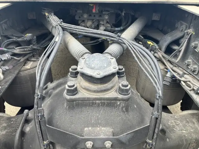 令和02年06月中古大型トラクタヘッド日産UDクオンの画像19