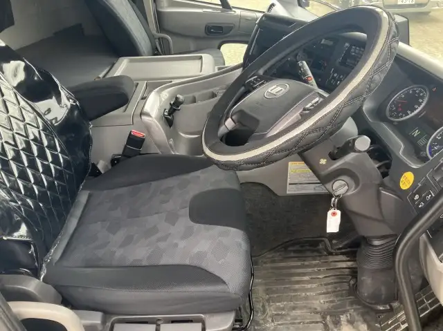 令和02年06月中古大型トラクタヘッド日産UDクオンの画像29