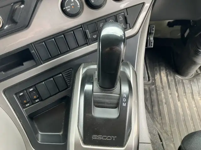 令和02年06月中古大型トラクタヘッド日産UDクオンの画像32