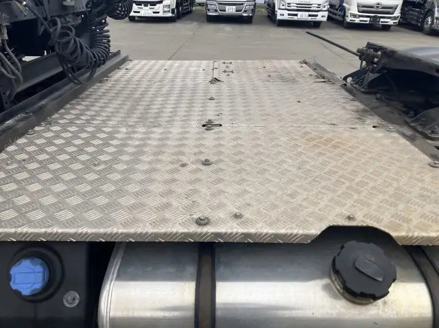 令和02年06月中古大型トラクタヘッド日産UDクオンの画像9