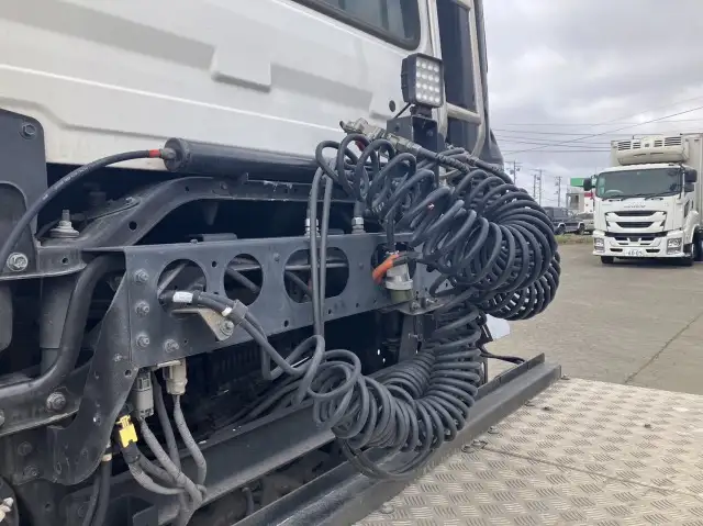令和02年06月中古大型トラクタヘッド日産UDクオンの画像10