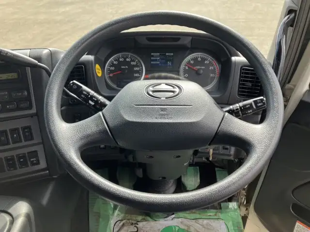 平成29年05月中古大型トラクタヘッド日野プロフィアの画像4