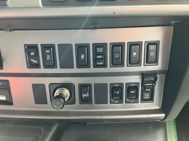 平成29年05月中古大型トラクタヘッド日野プロフィアの画像7