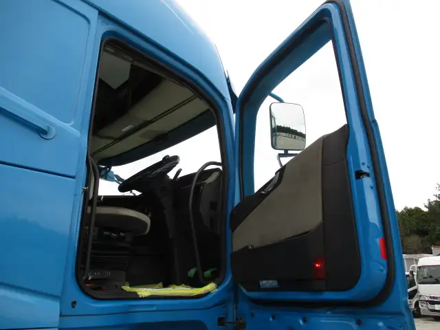 平成30年06月中古大型トラクタヘッドボルボボルボの画像26