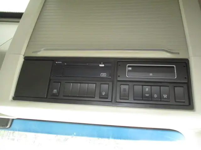 平成30年06月中古大型トラクタヘッドボルボボルボの画像32