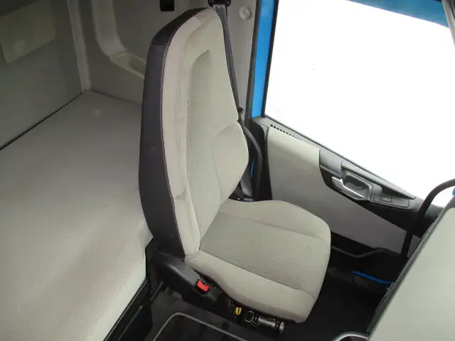 平成30年06月中古大型トラクタヘッドボルボボルボの画像39