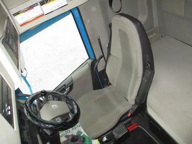 平成30年06月中古大型トラクタヘッドボルボボルボの画像40