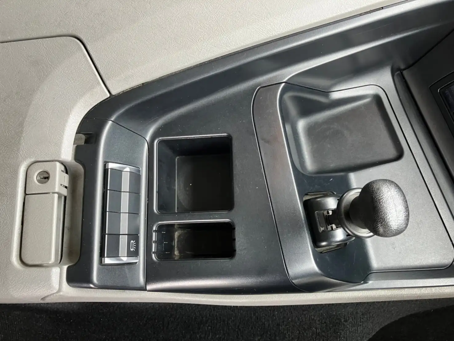 【車検付 令和6年8月】平成30年 三菱 4軸低床ドライウイング エアサス ハイルーフ AT 積載:13,800kgの画像40