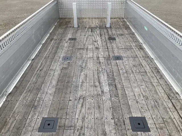 令和2年 いすゞ 4tアルミ平 62ワイド ベッド付き 床:木 積載:3,150㎏ 距離:38万㎞の画像12