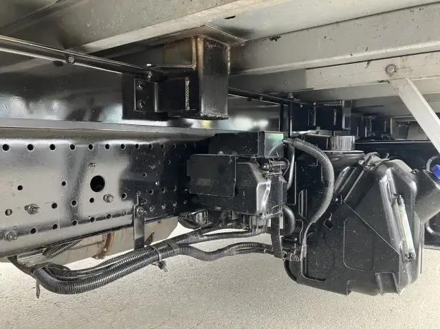 令和2年 いすゞ 4tアルミ平 62ワイド ベッド付き 床:木 積載:3,150㎏ 距離:38万㎞の画像16