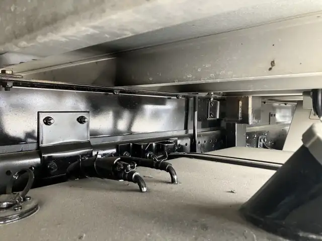 令和2年 いすゞ 4tアルミ平 62ワイド ベッド付き 床:木 積載:3,150㎏ 距離:38万㎞の画像17