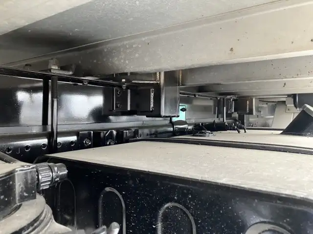 令和2年 いすゞ 4tアルミ平 62ワイド ベッド付き 床:木 積載:3,150㎏ 距離:38万㎞の画像18