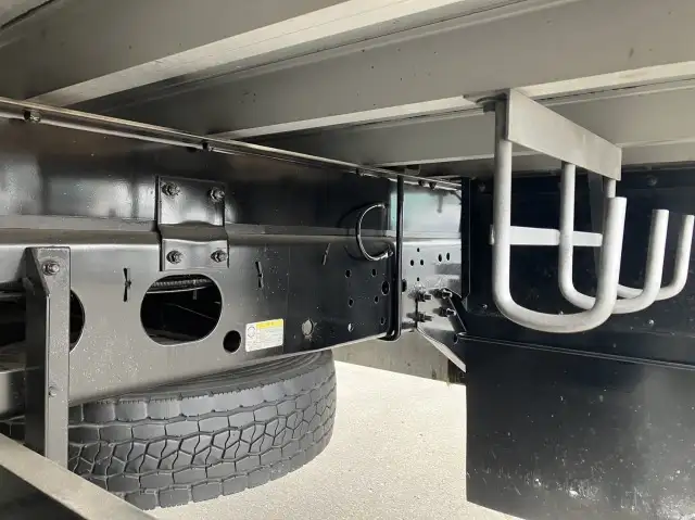 令和2年 いすゞ 4tアルミ平 62ワイド ベッド付き 床:木 積載:3,150㎏ 距離:38万㎞の画像19